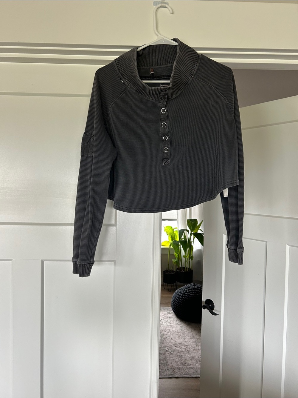 Free People Charcoal Ribbed Cropped Henley Pullover